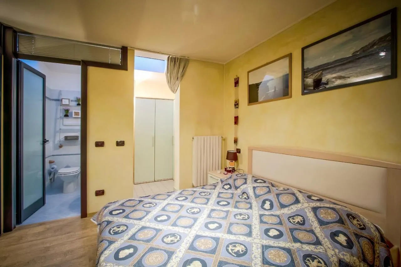 Nice Atmosphere In Casa Deborah - Italian Homing Apartment Sirmione Italy