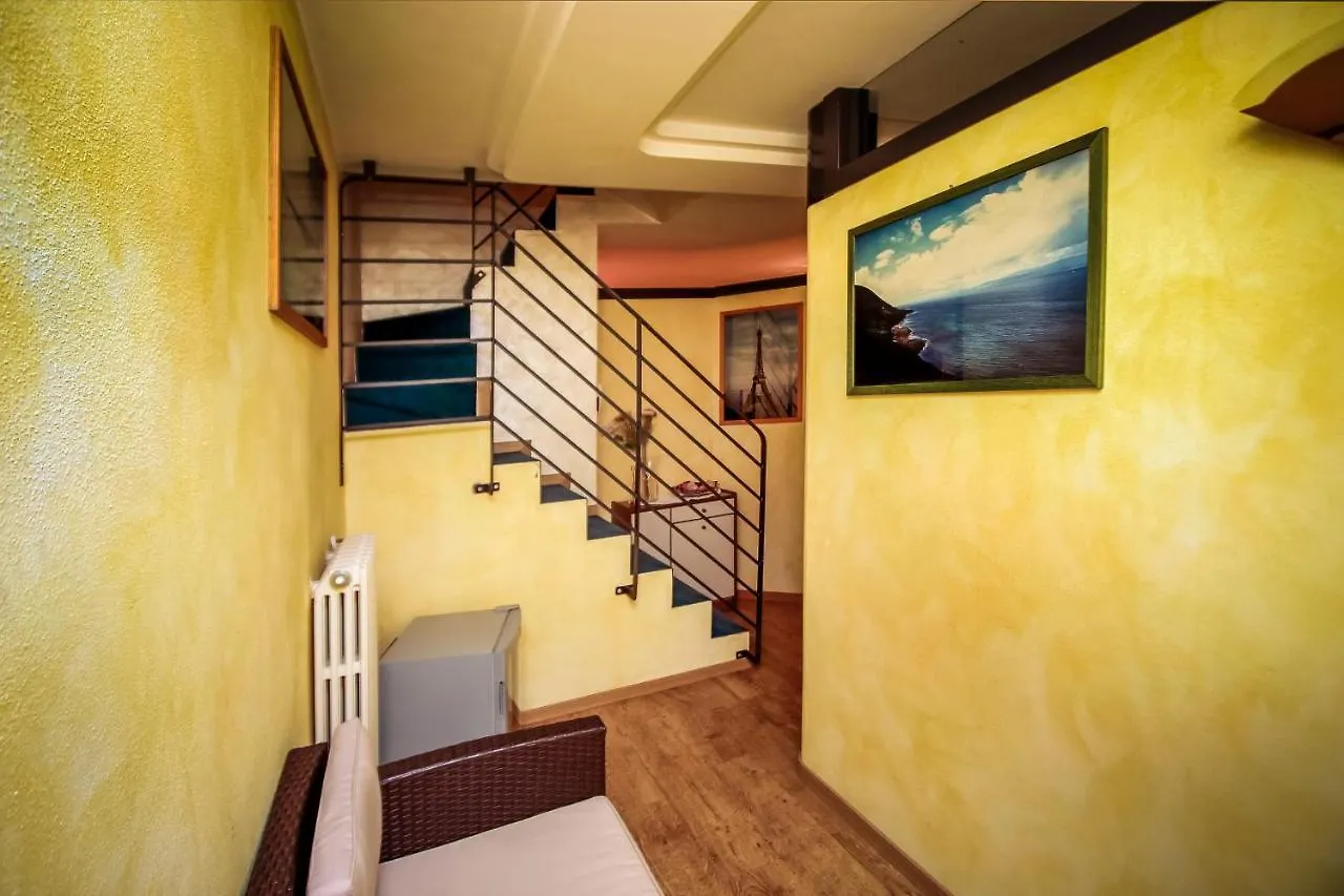 Nice Atmosphere In Casa Deborah - Italian Homing Apartment Sirmione 0*,  Italy