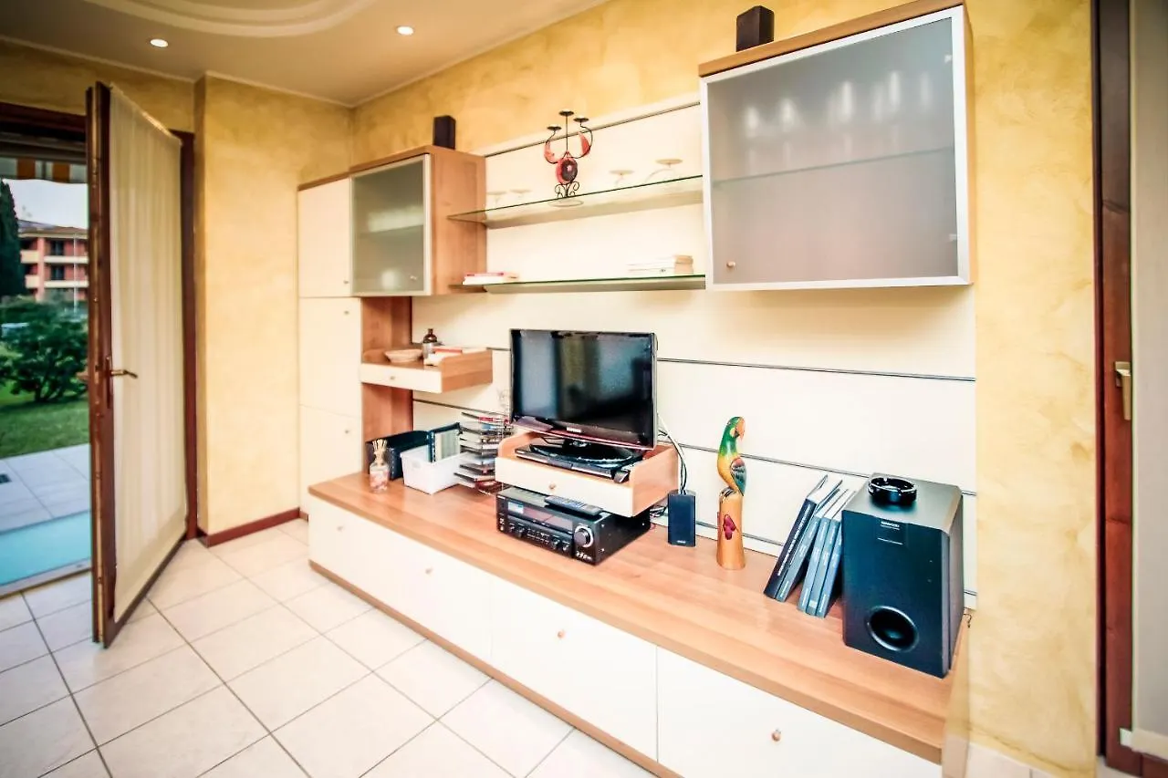 Nice Atmosphere In Casa Deborah - Italian Homing Apartment Sirmione Italy
